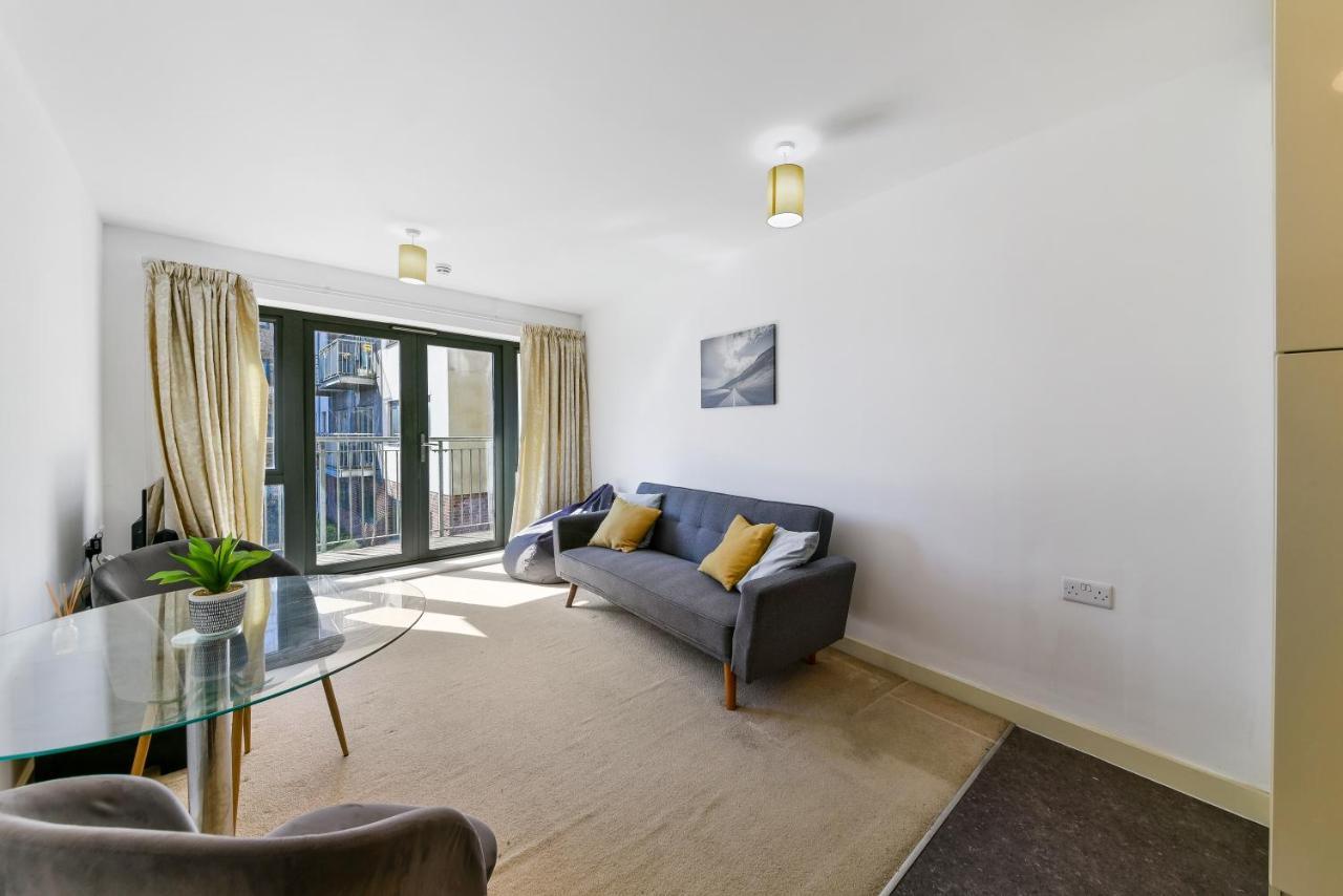 Luxe 1 Bed Flat 5 Mins To Stratford - Free Parking Apartment London Exterior photo